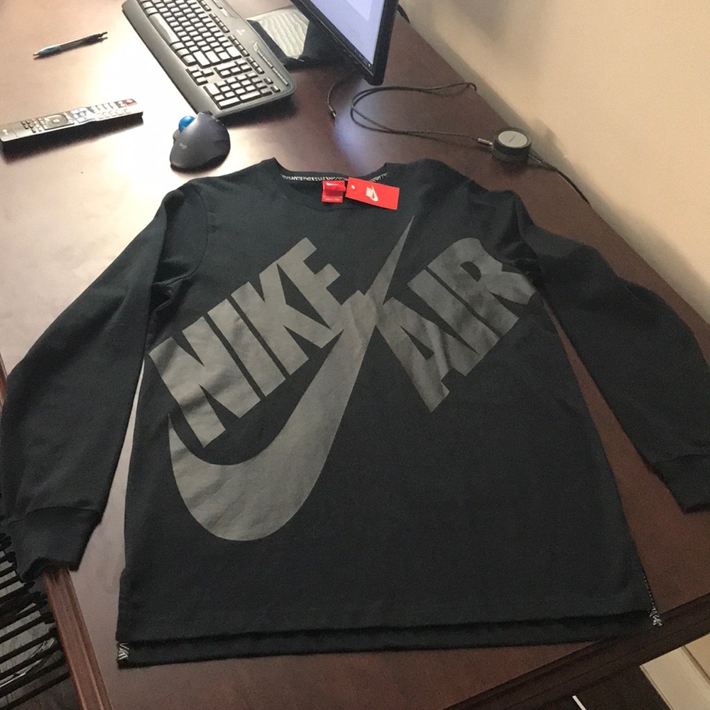 SOLD - Nike long sleeve NWT